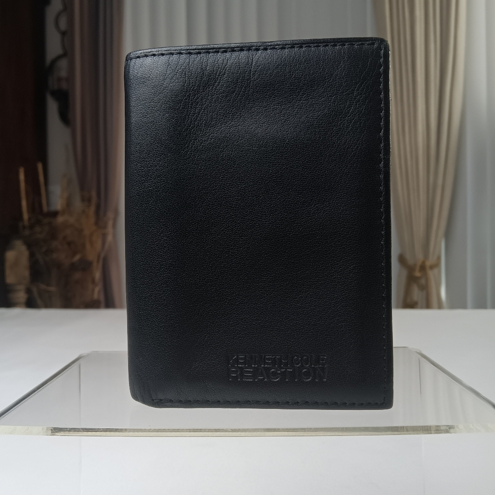 Kenneth Cole Reaction Mens Wallet.